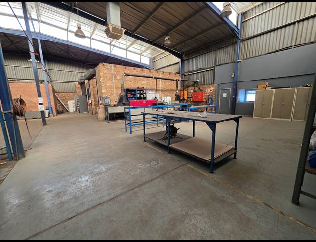3,168M² WAREHOUSE FOR SALE IN SELBY